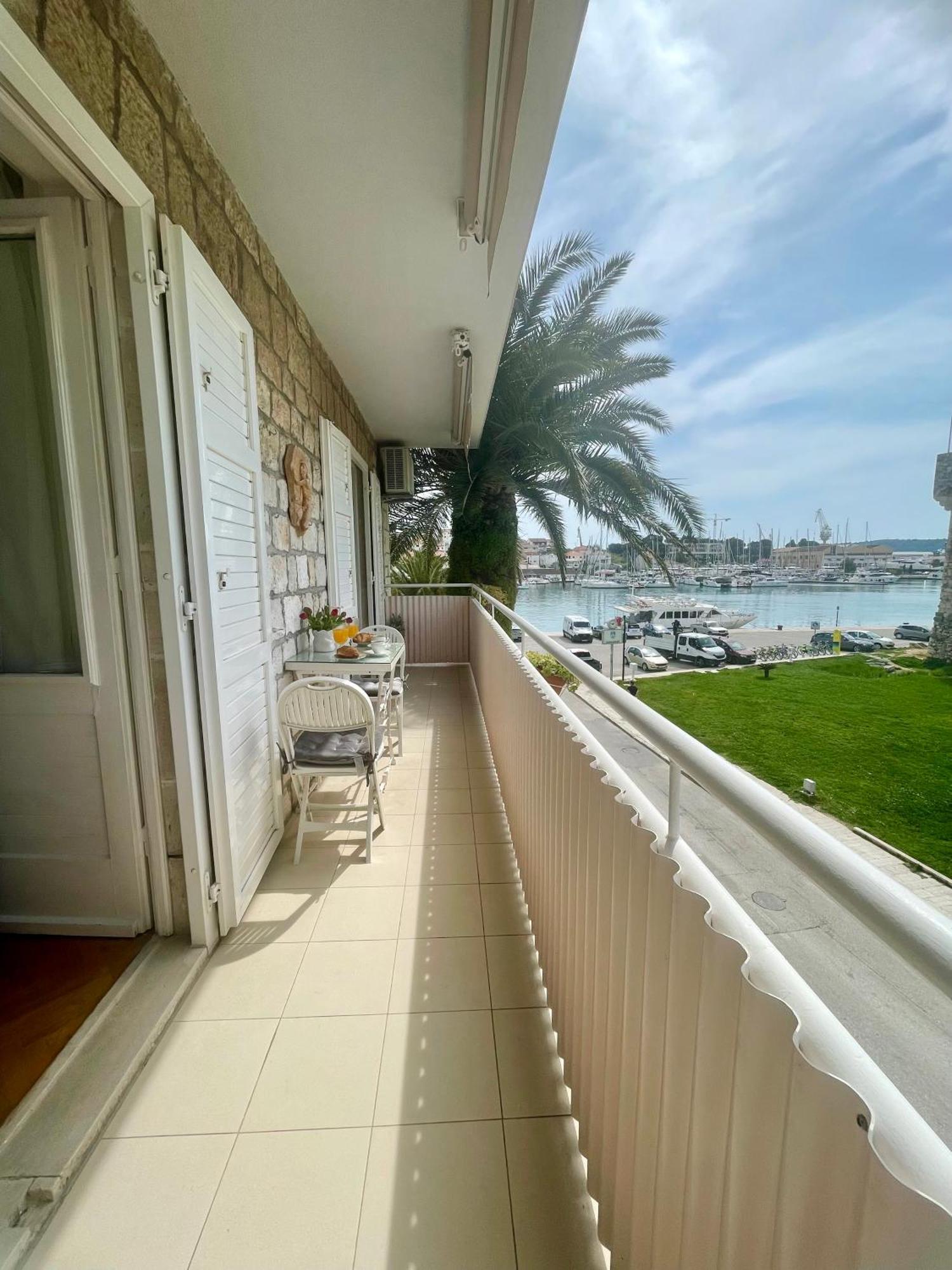 Dinka Old Town Apartment With Sea View Trogir Exterior photo