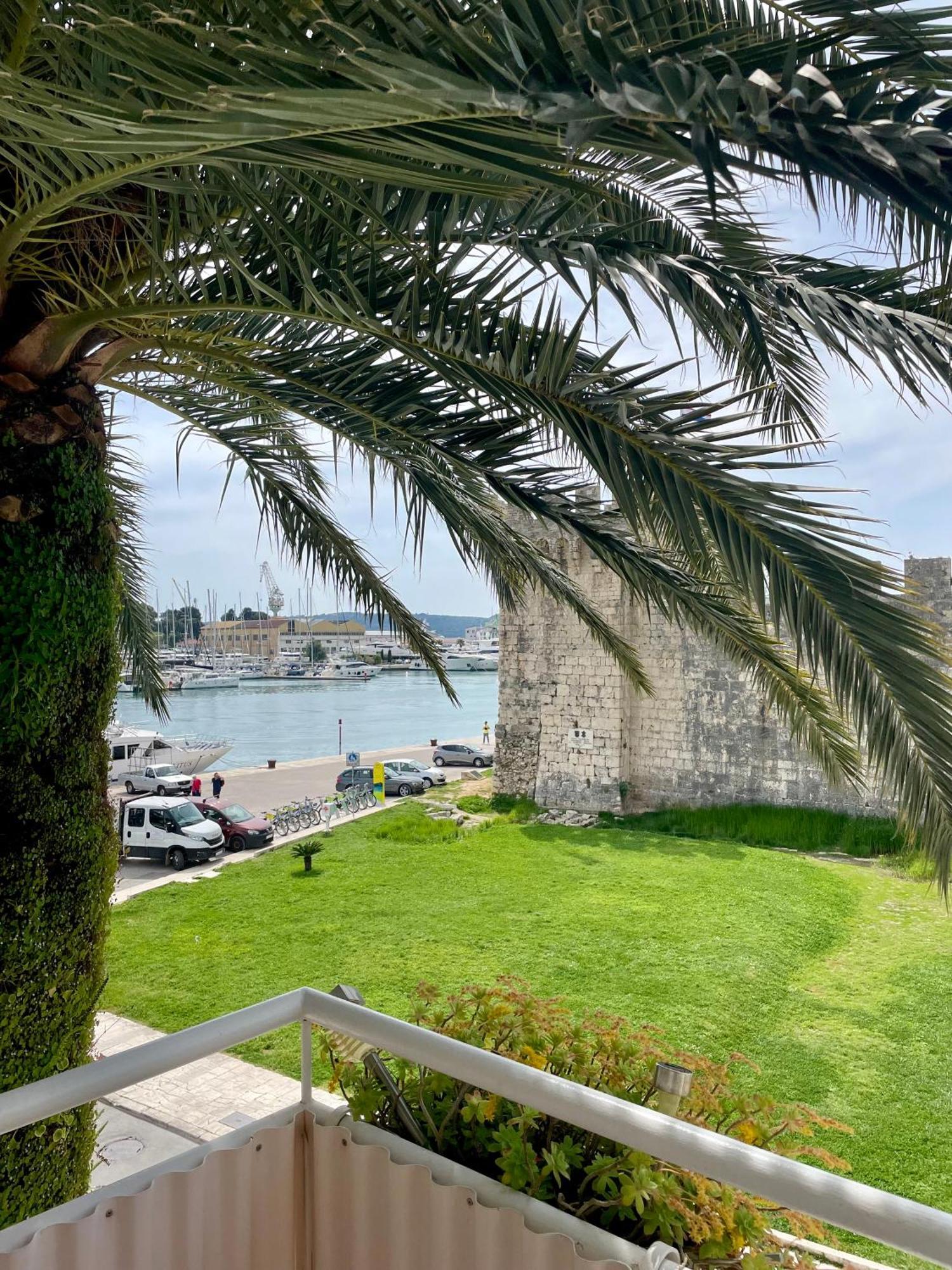 Dinka Old Town Apartment With Sea View Trogir Exterior photo